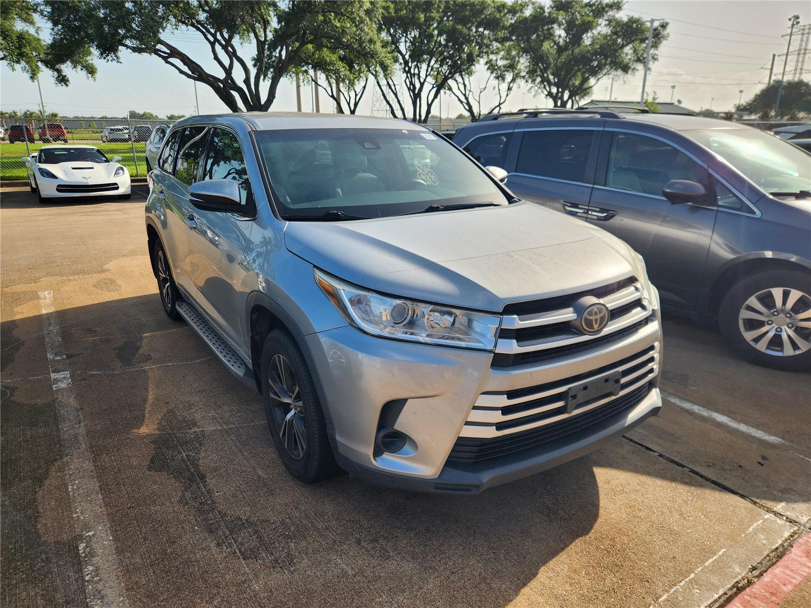 Celestial Silver Metallic 2017 Toyota Highlander SUV / Crossover Front-Wheel Drive 6-Speed Automatic