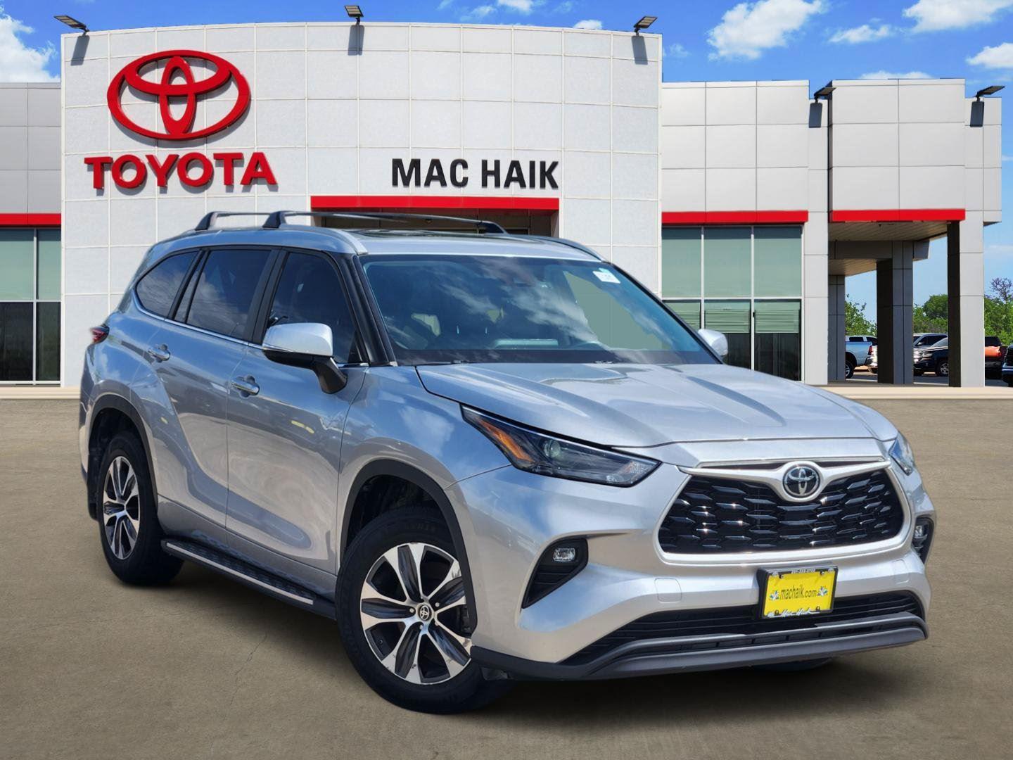 Celestial Silver Metallic 2023 Toyota Highlander SUV / Crossover Front-Wheel Drive 8-Speed Automatic
