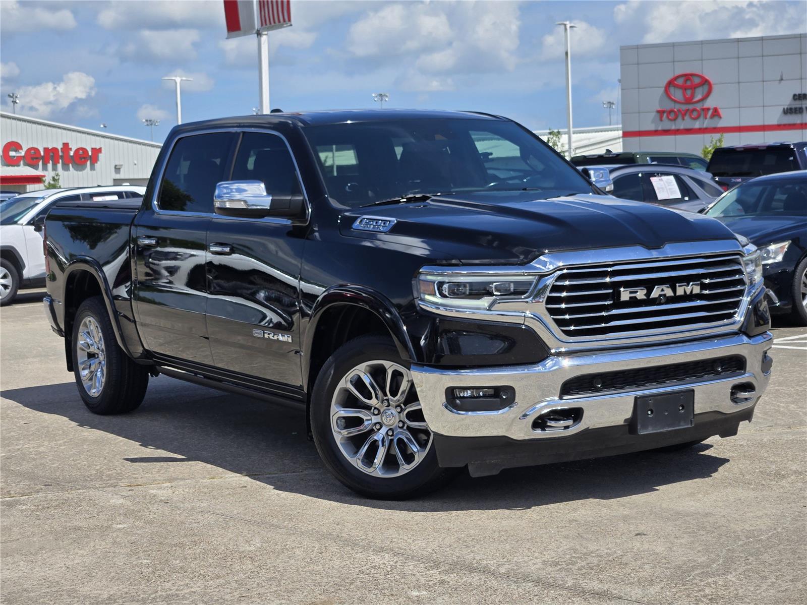 Diamond Black Crystal Pearlcoat 2019 RAM 1500 Pickup Truck Four-Wheel Drive 8-Speed Automatic