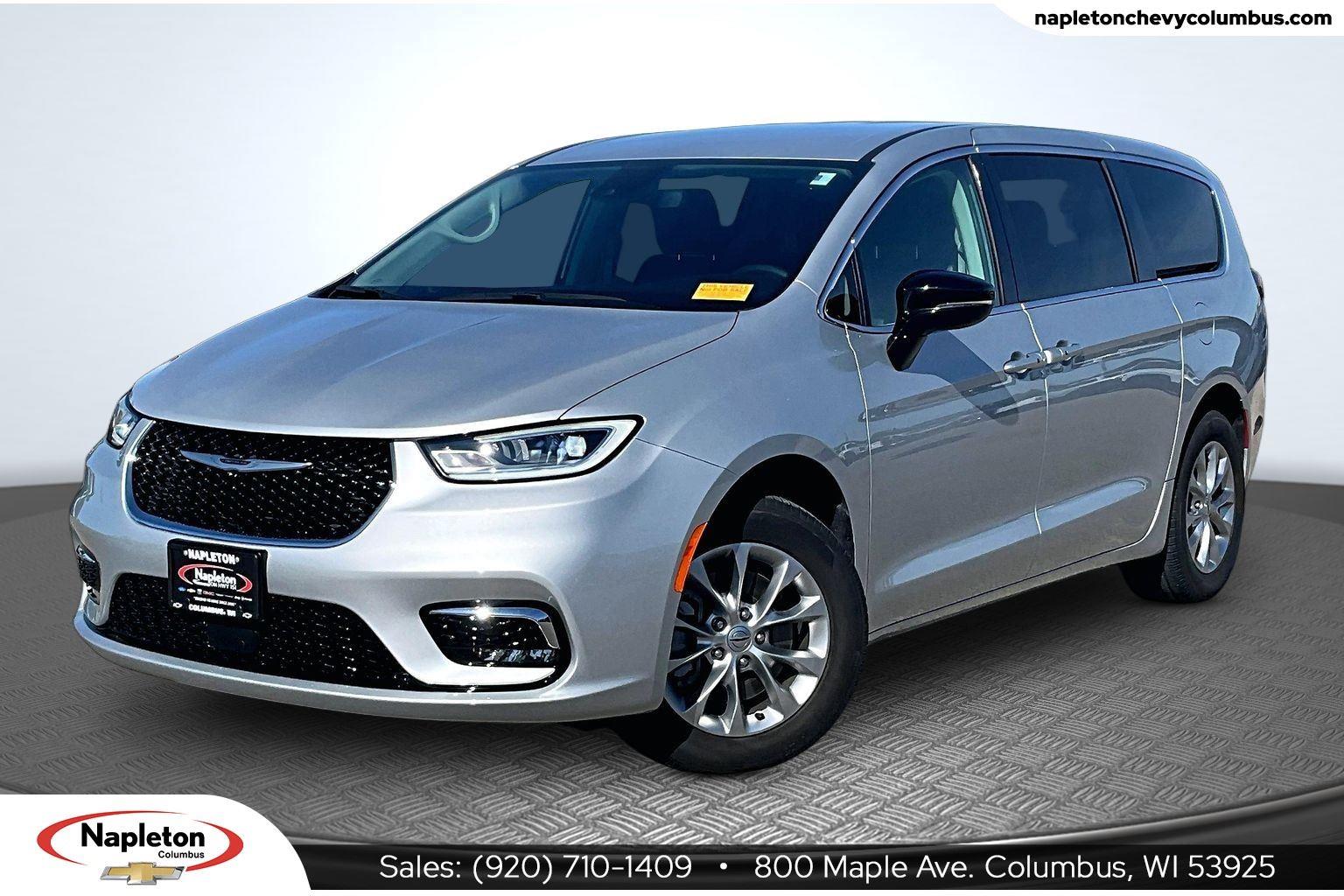 2024 Chrysler Pacifica Touring L AWD's photo