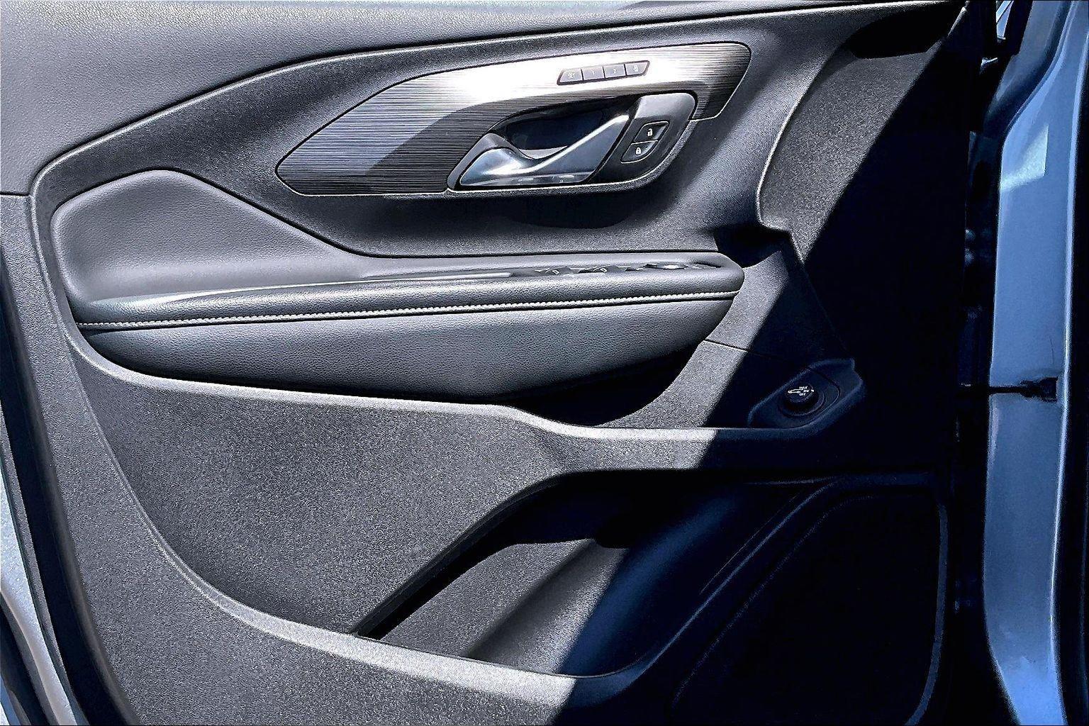 2024 GMC Terrain SLT - Photo 24