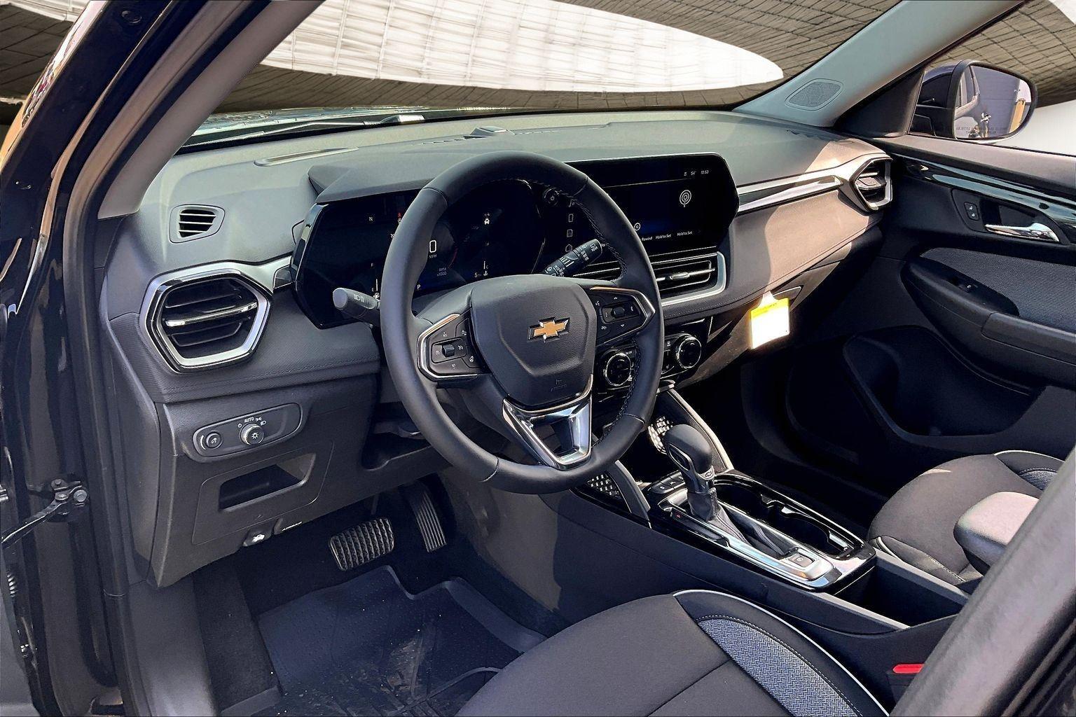 2026 Chevrolet Trax LT - Photo 8
