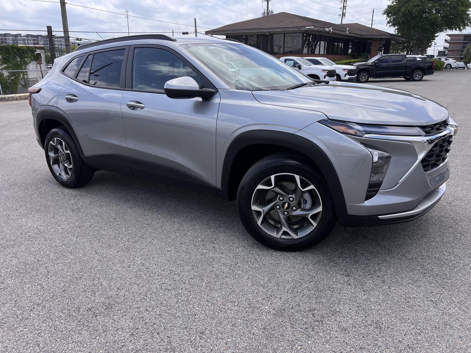 Sterling Gray Metallic 2025 Chevrolet Trax LT FWD SUV / Crossover Front-Wheel Drive 6-Speed Automatic