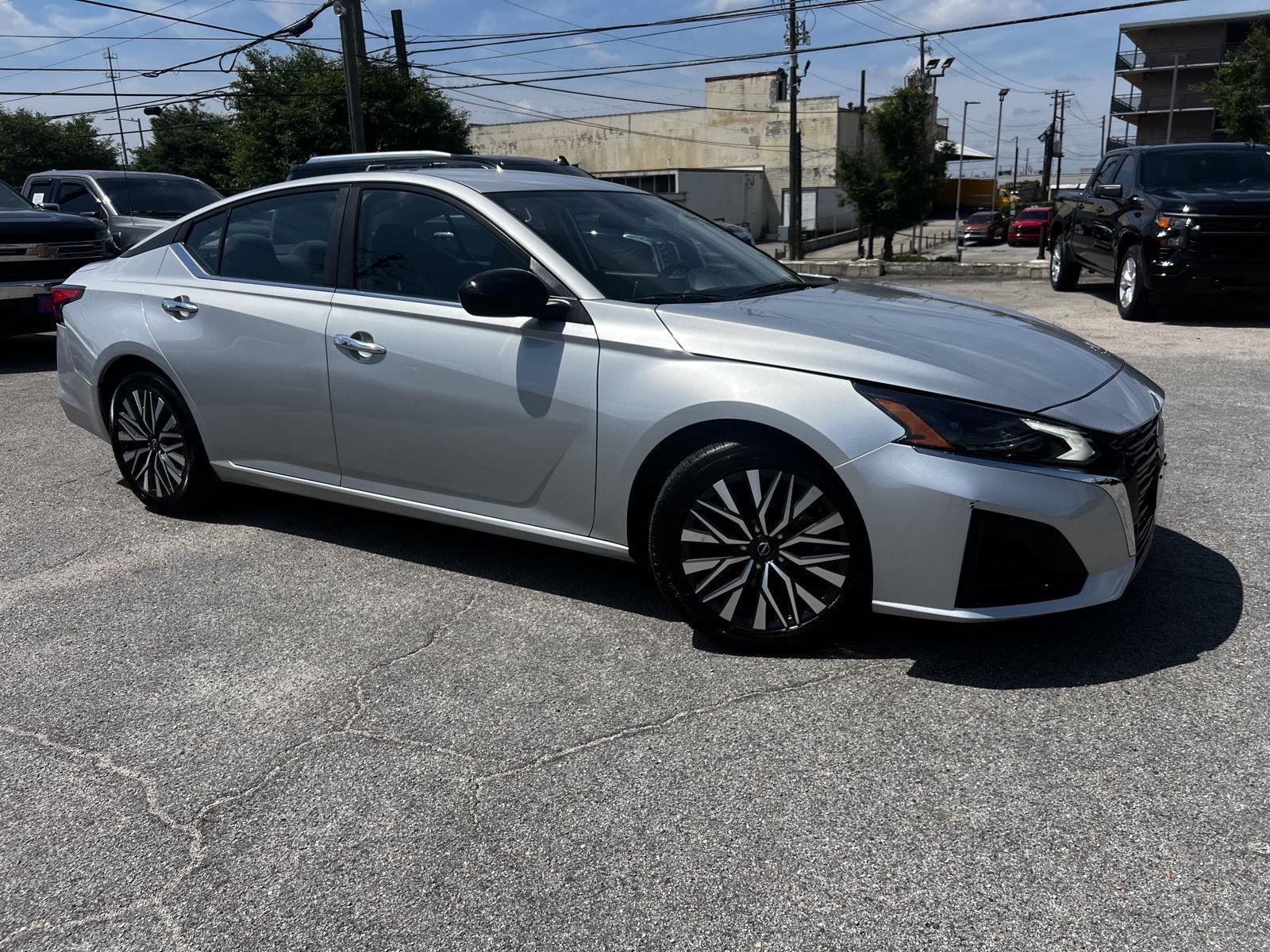 Brilliant Silver Metallic 2024 Nissan Altima 2.5 SV FWD Sedan Front-Wheel Drive Continuously Variable Transmission