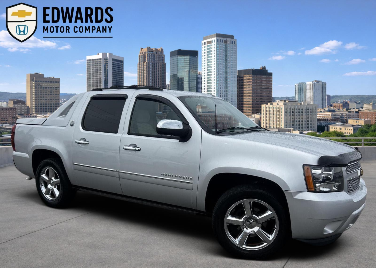 Silver Ice Metallic 2013 Chevrolet Avalanche LTZ Black Diamond Edition RWD Pickup Truck 4X2 6-Speed Automatic