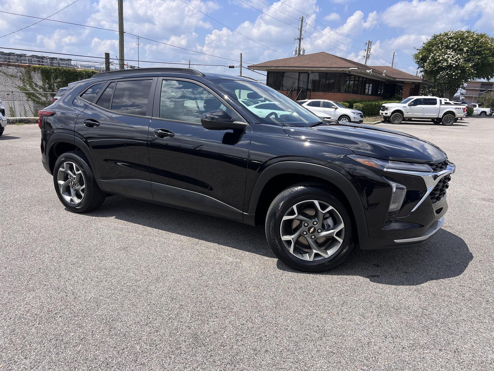 Mosaic Black Metallic 2025 Chevrolet Trax LT FWD SUV / Crossover Front-Wheel Drive 6-Speed Automatic