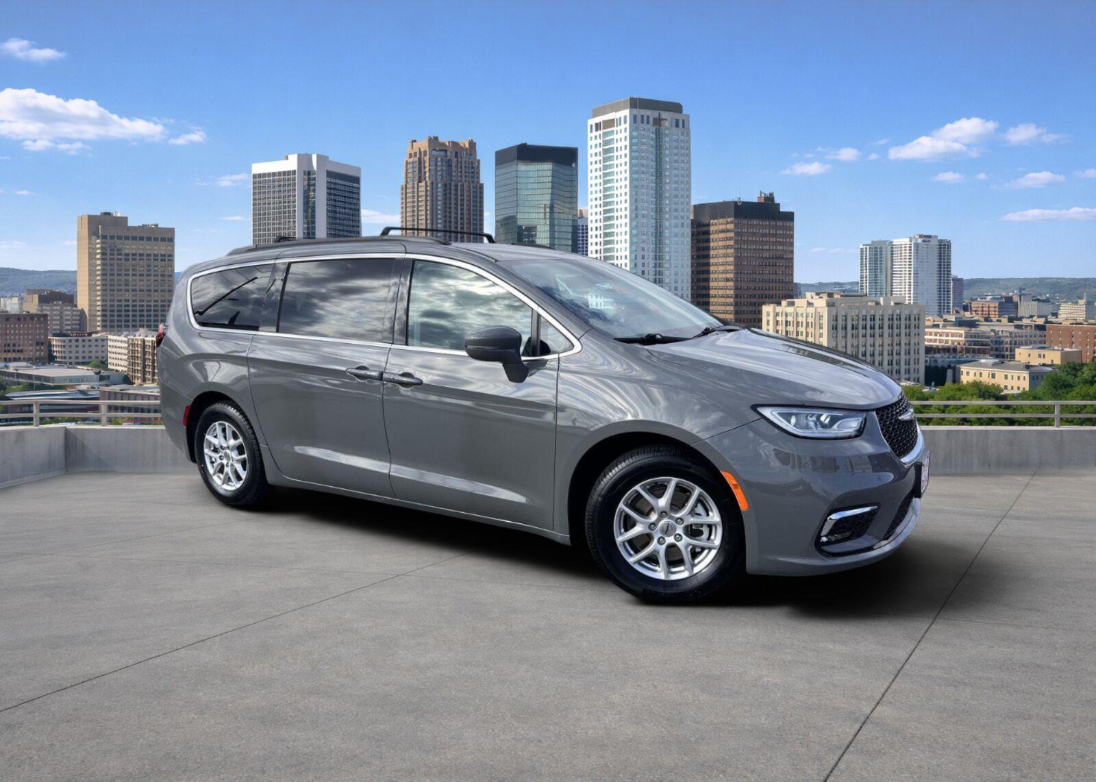 Ceramic Gray Clearcoat 2022 Chrysler Pacifica Minivan Front-Wheel Drive 9-Speed Automatic