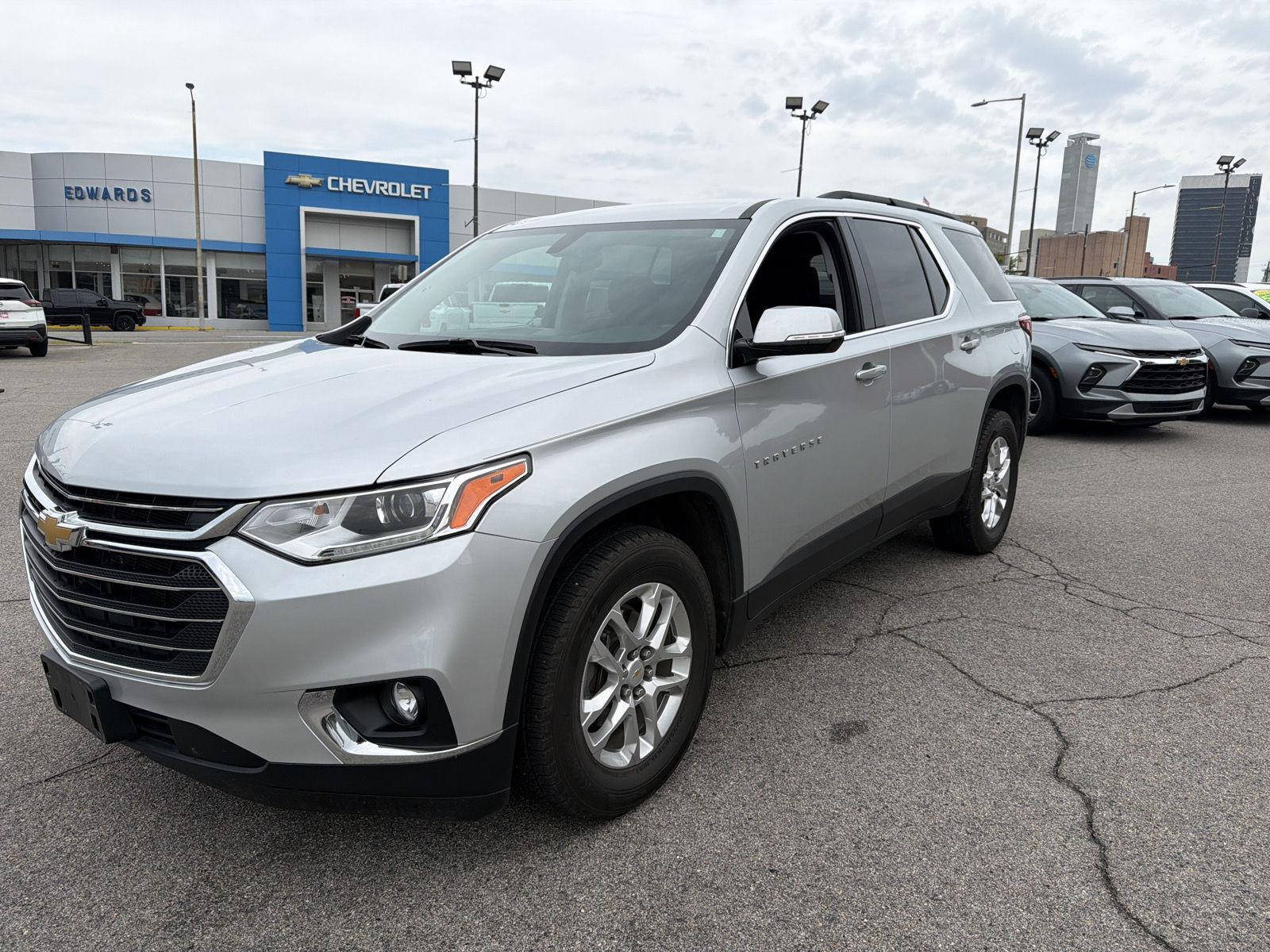 Silver Ice Metallic 2020 Chevrolet Traverse SUV / Crossover Front-Wheel Drive 9-Speed Automatic