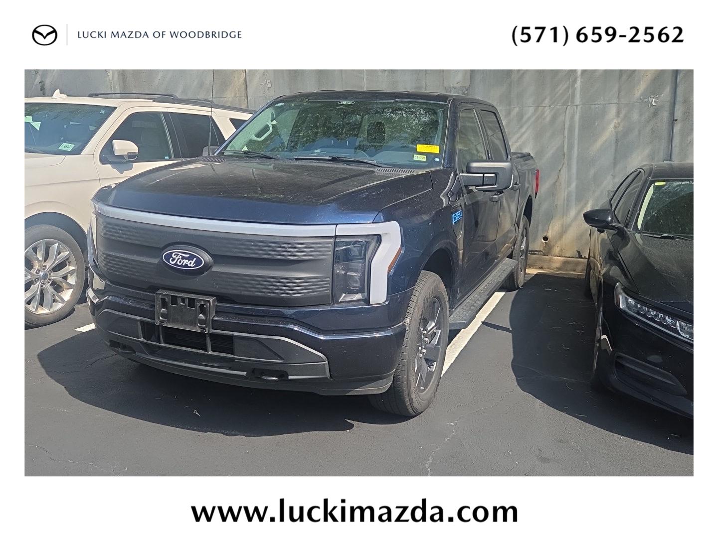 2024 Ford F-150 Lightning Azul (Antimatter Blue) Camioneta Tracción en las cuatro ruedas 1 velocidad Doble cloch