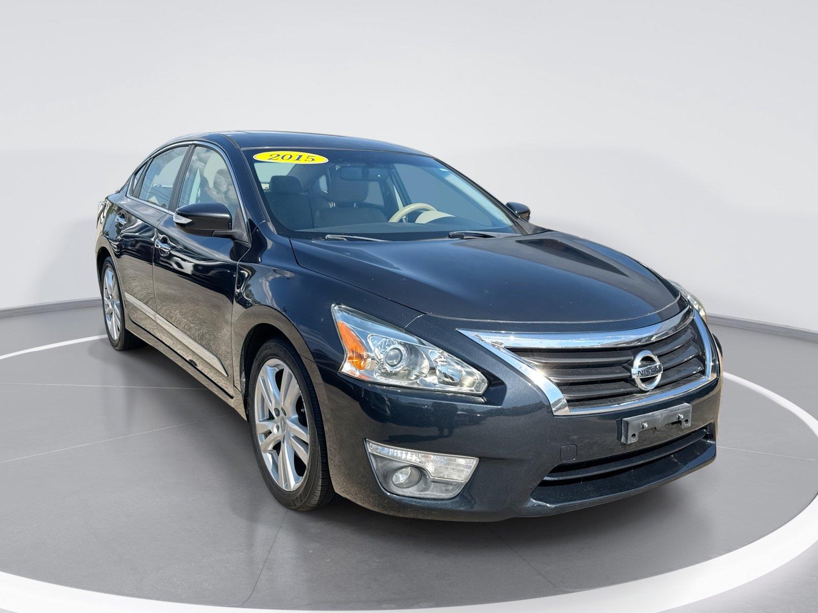 Storm 2015 Nissan Altima Sedan Front-Wheel Drive Continuously Variable Transmission