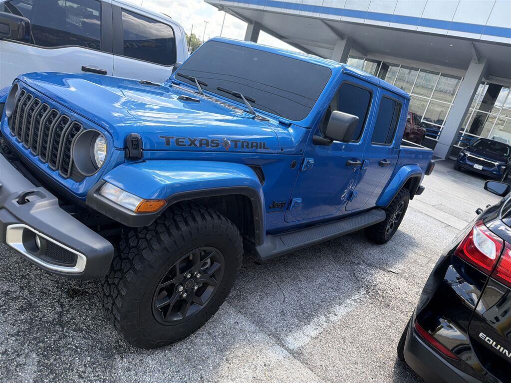 Hydro Blue Pearlcoat 2025 Jeep Gladiator Pickup Truck Four-Wheel Drive 8-Speed Automatic