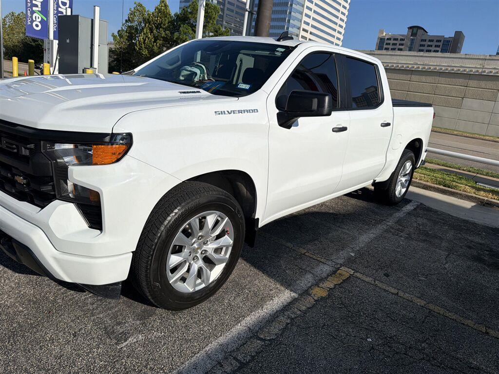 Summit White 2025 Chevrolet Silverado 1500 Pickup Truck 4X2 8-Speed Automatic