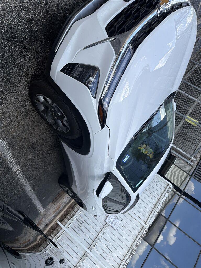 Summit White 2025 Chevrolet Trax SUV / Crossover Front-Wheel Drive 6-Speed Automatic