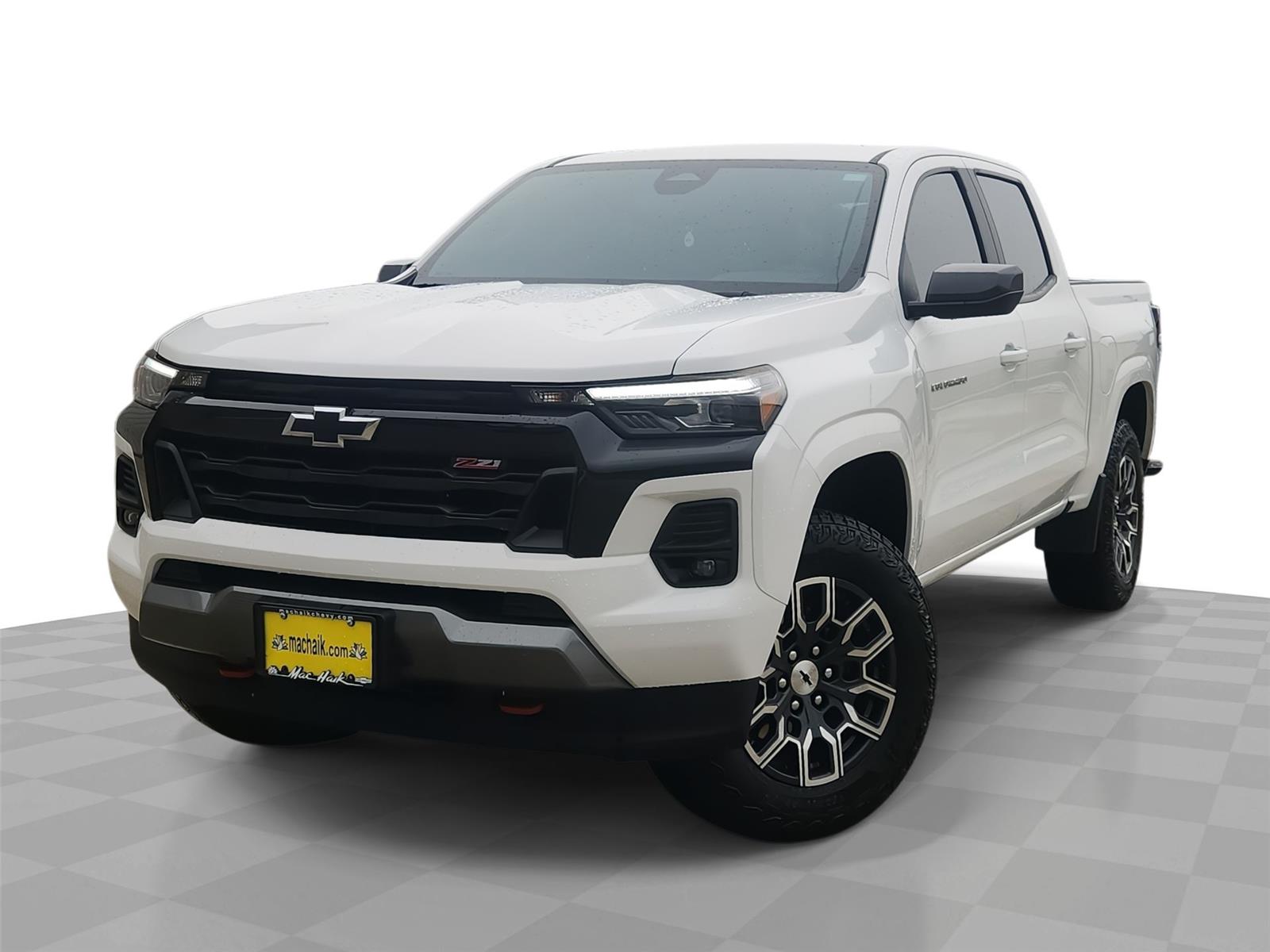 Summit White 2025 Chevrolet Colorado Pickup Truck Four-Wheel Drive 8-Speed Automatic
