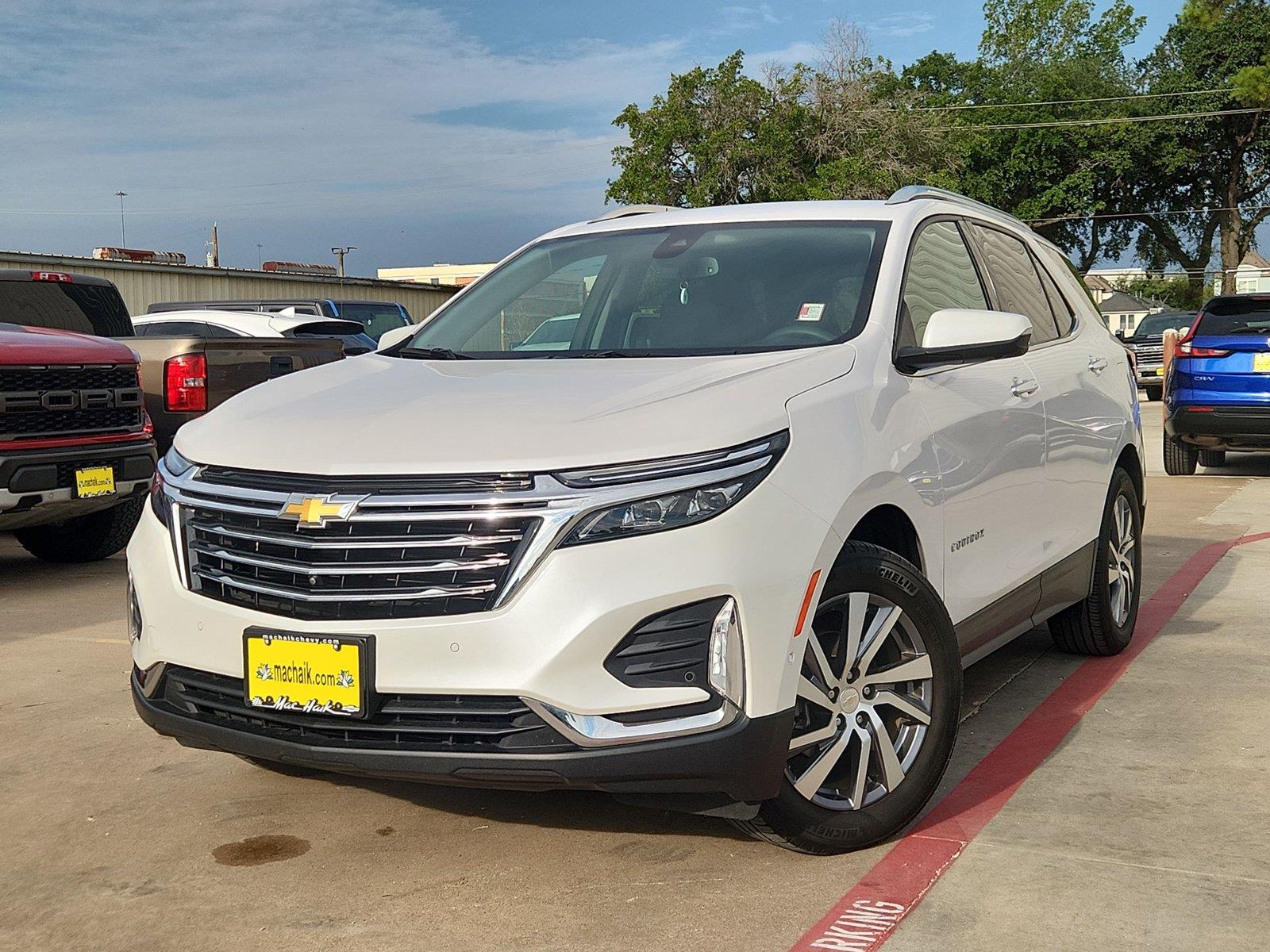 White (Iridescent Pearl Tricoat) 2024 Chevrolet Equinox SUV / Crossover Four-Wheel Drive 6-Speed Automatic