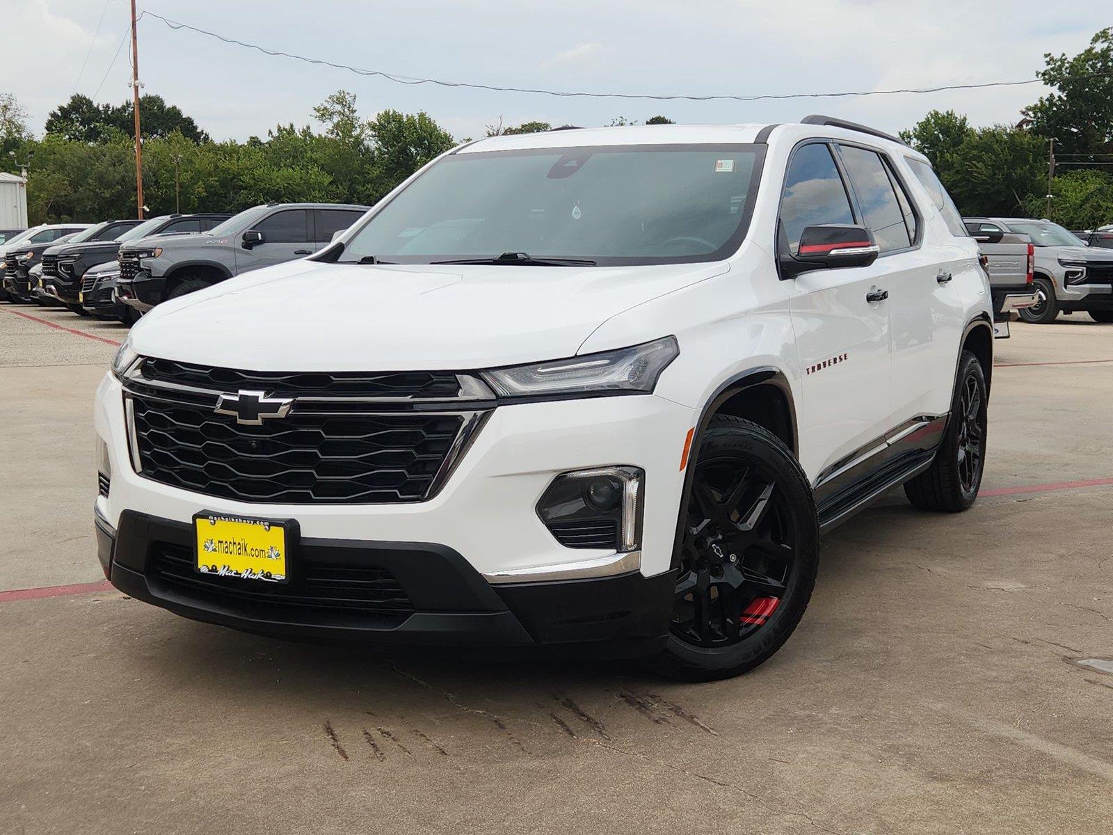 Summit White 2022 Chevrolet Traverse SUV / Crossover Four-Wheel Drive 9-Speed Automatic