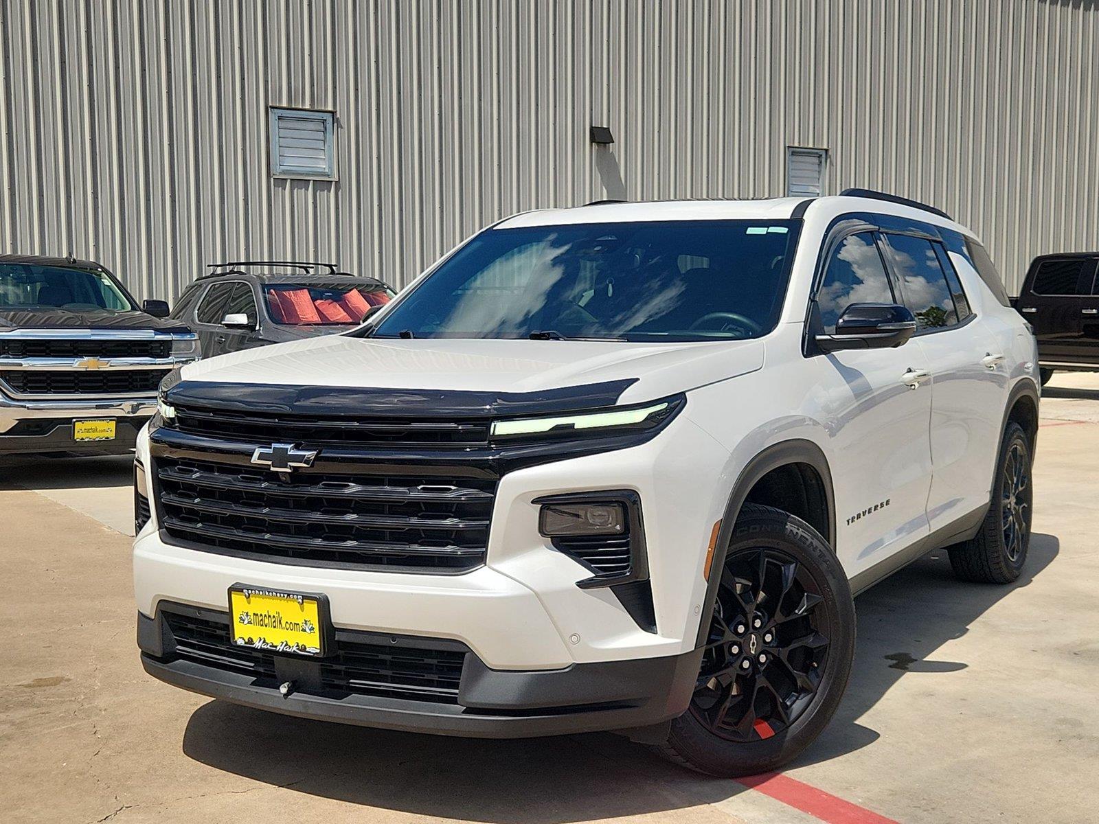 White (Iridescent Pearl Tricoat) 2024 Chevrolet Traverse SUV / Crossover Front-Wheel Drive 8-Speed Automatic