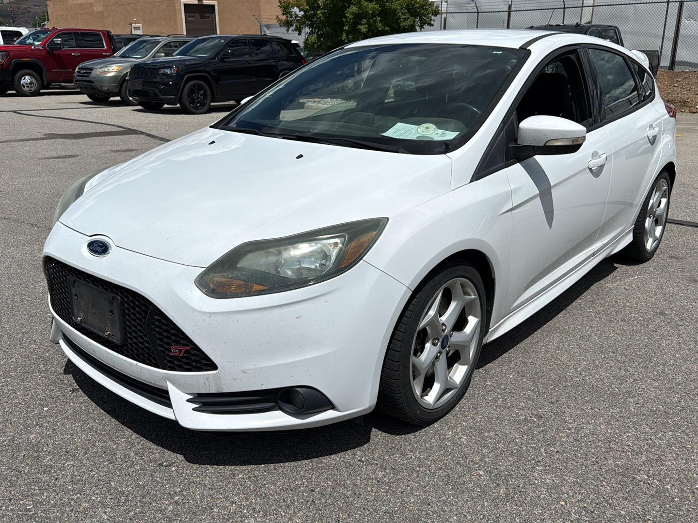 Oxford White 2014 Ford Focus Hatchback Front-Wheel Drive 6-Speed Manual