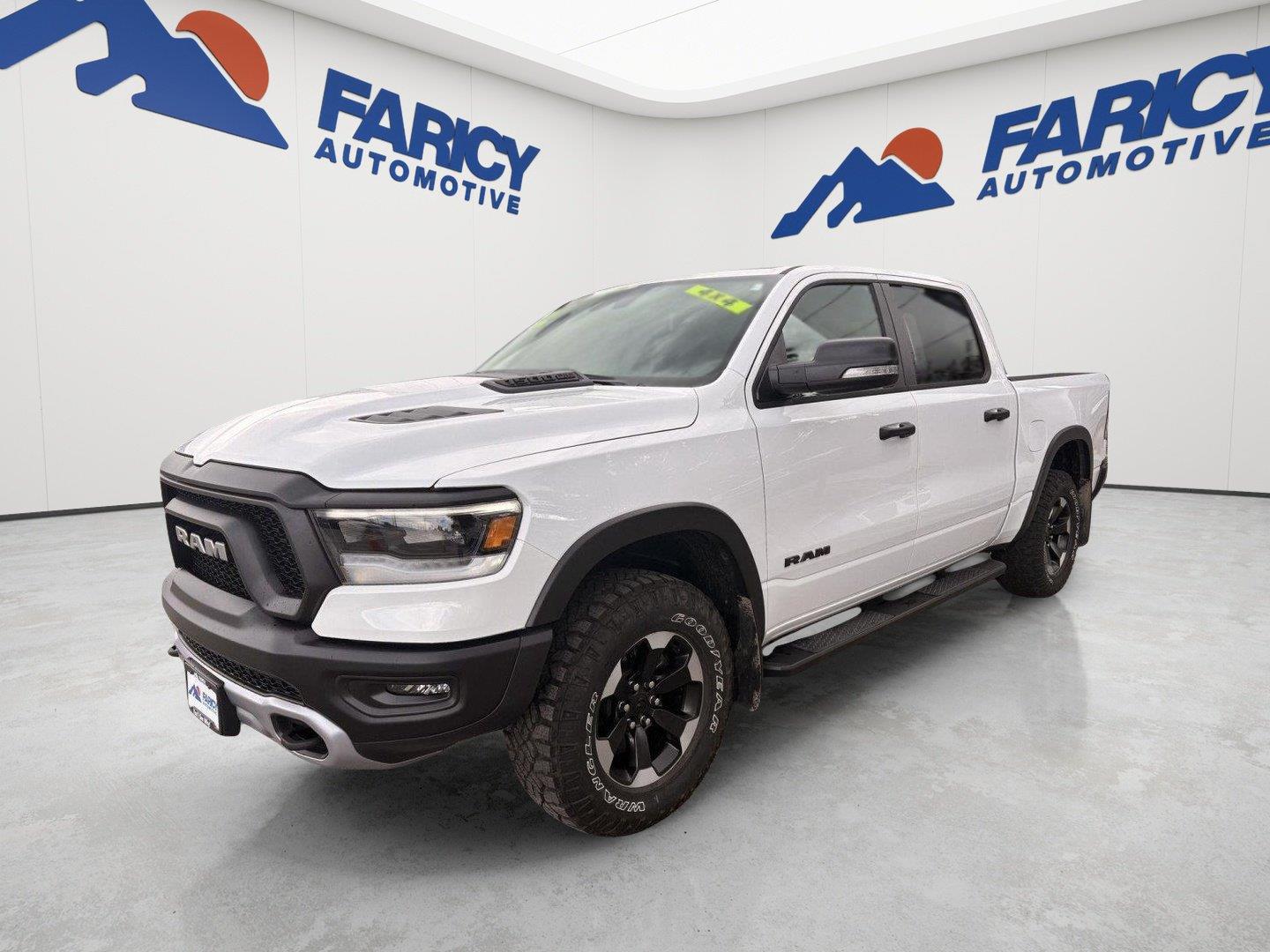 Bright White Clearcoat 2022 RAM 1500 Pickup Truck Four-Wheel Drive 8-Speed Automatic