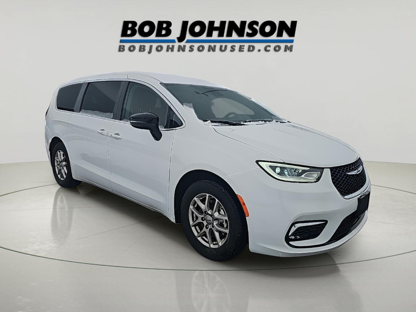 2024 Chrysler Pacifica Touring L's photo