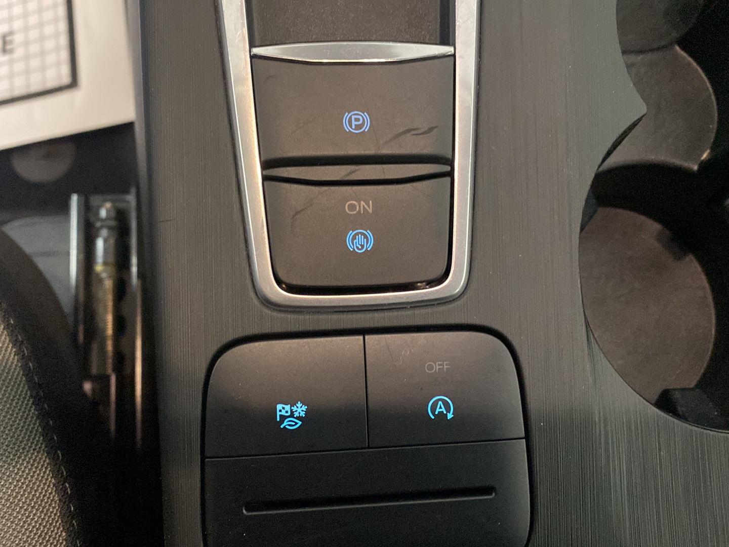 Used 2021 Blue Metallic Ford SE image 9
