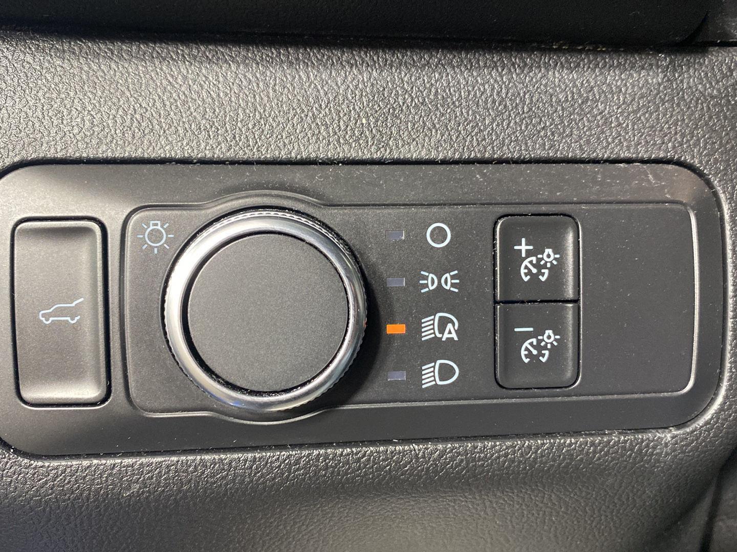 Used 2021 Blue Metallic Ford SE image 14