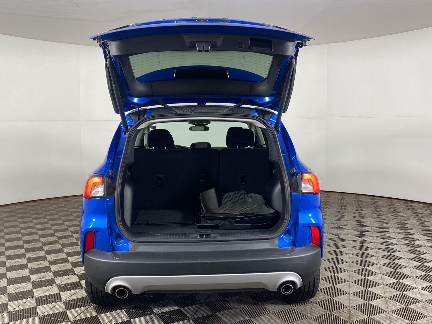 Used 2021 Blue Metallic Ford SE image 21