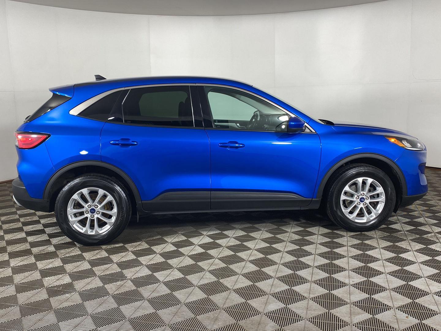 Used 2021 Blue Metallic Ford SE image 23