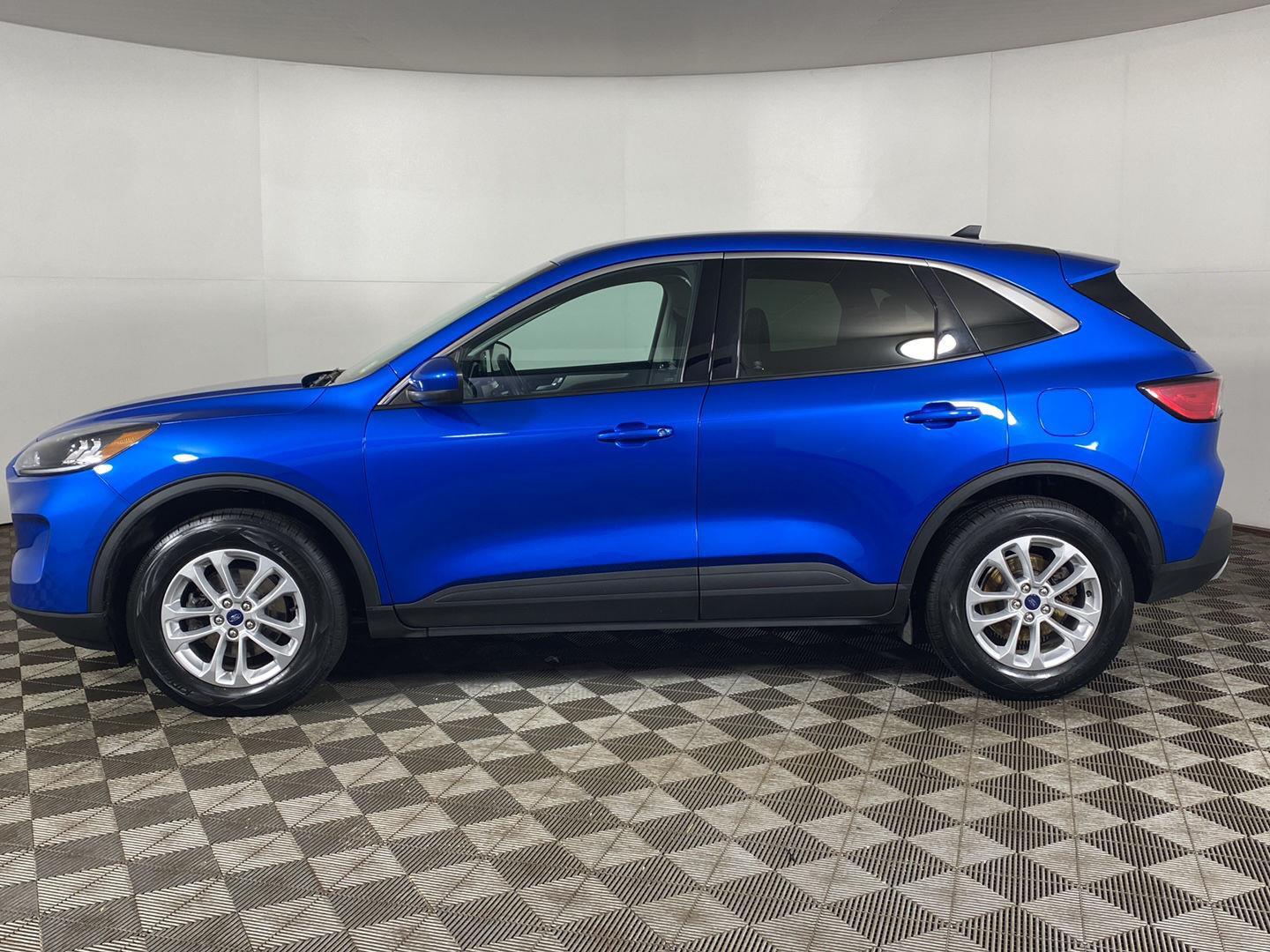 Used 2021 Blue Metallic Ford SE image 26