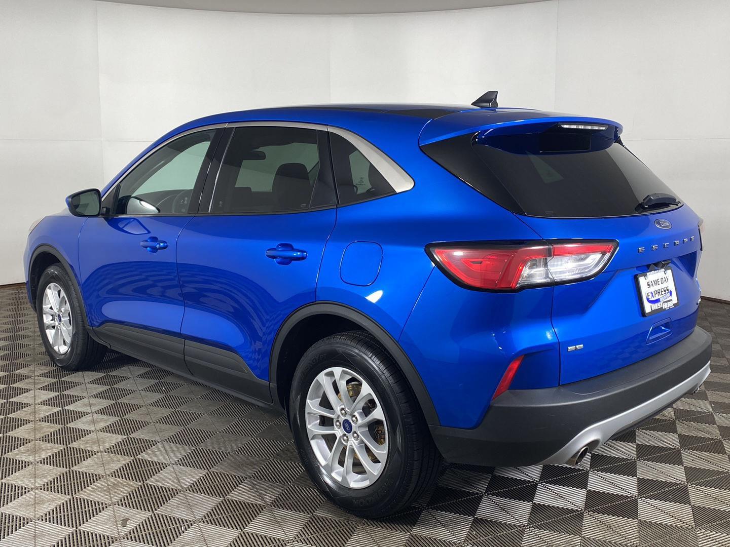 Used 2021 Blue Metallic Ford SE image 27