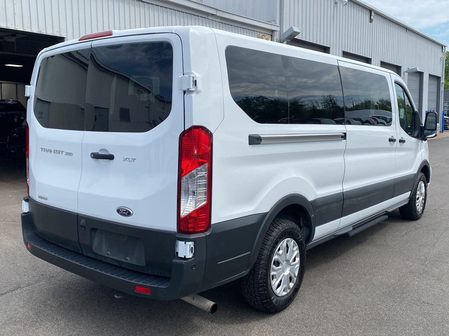 Used 2023 Oxford White Ford 350 XLT image 7