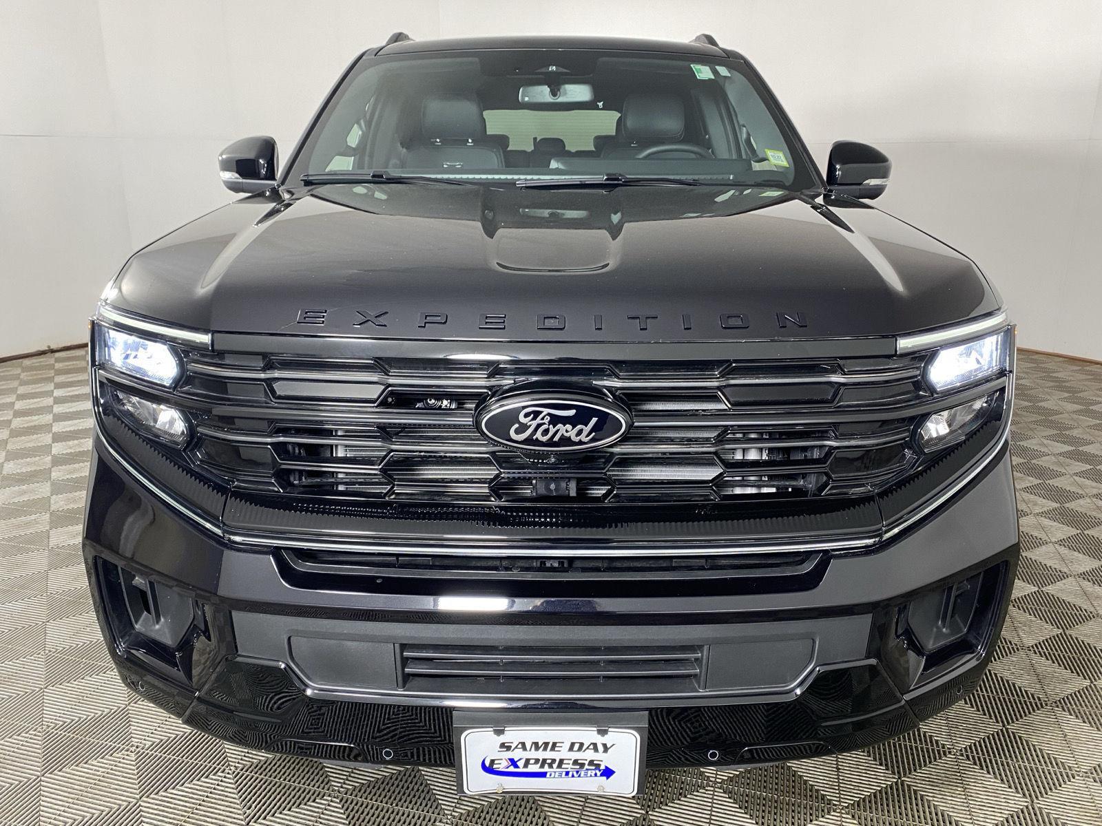 Used 2025 Black Metallic Ford Platinum image 2