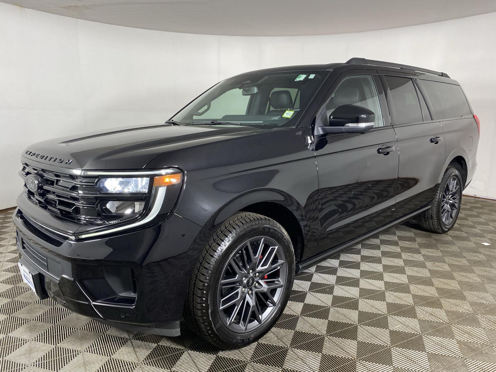 Used 2025 Black Metallic Ford Platinum image 3