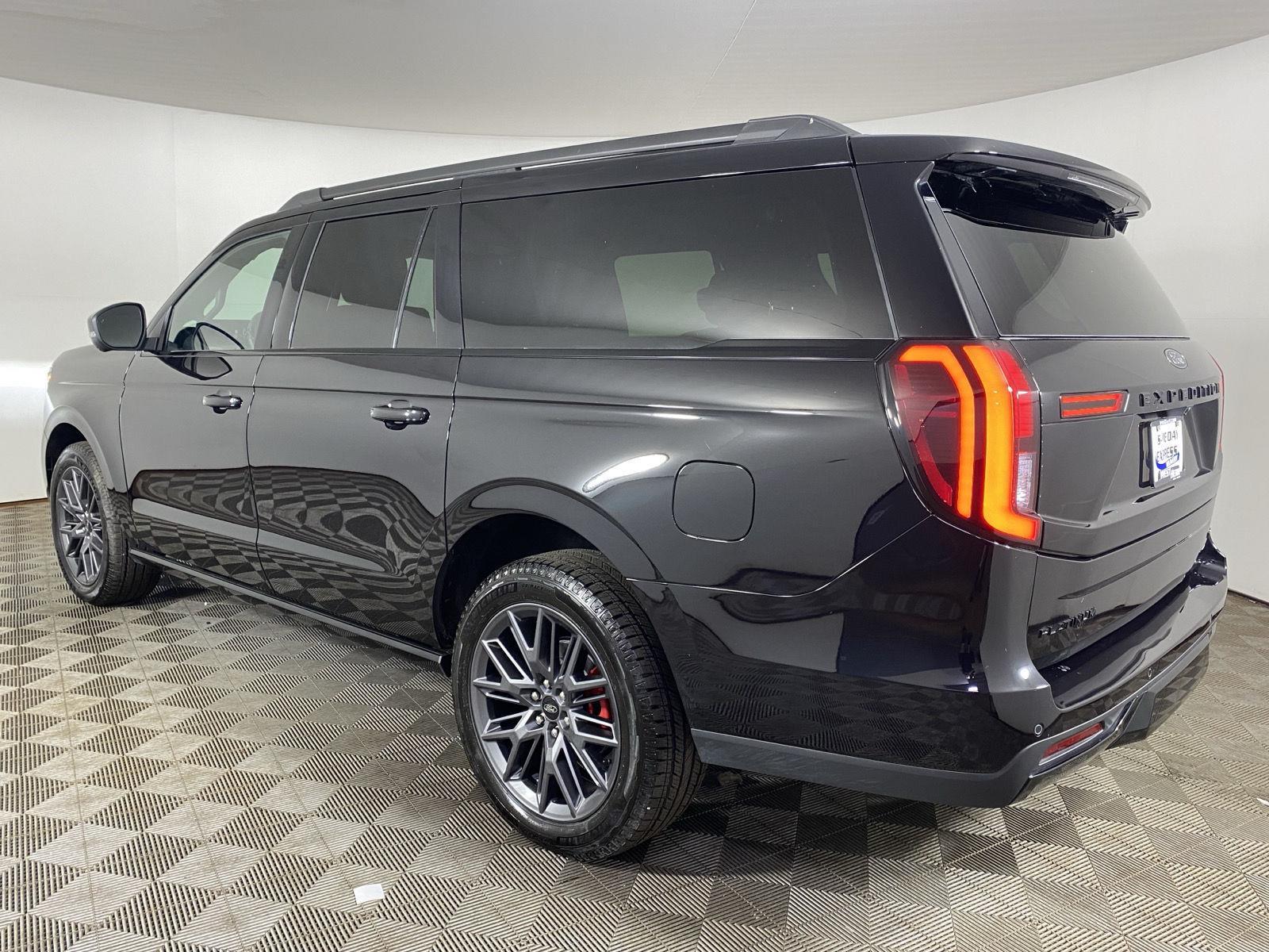 Used 2025 Black Metallic Ford Platinum image 5