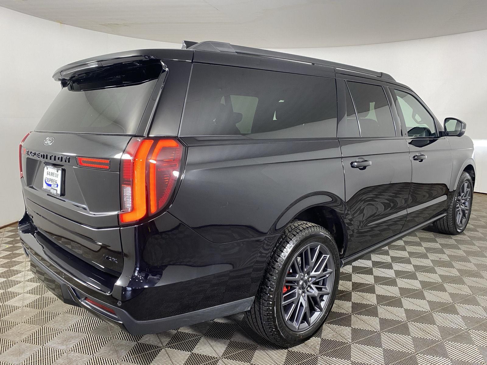 Used 2025 Black Metallic Ford Platinum image 7