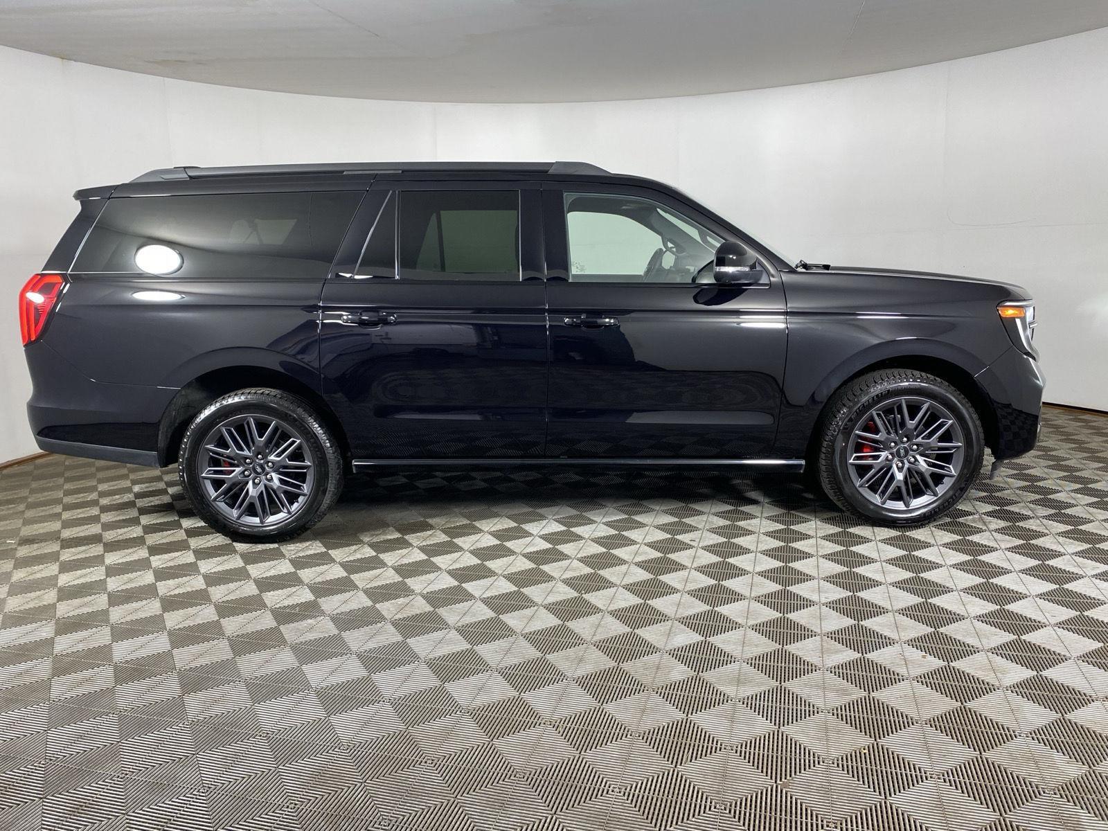 Used 2025 Black Metallic Ford Platinum image 8