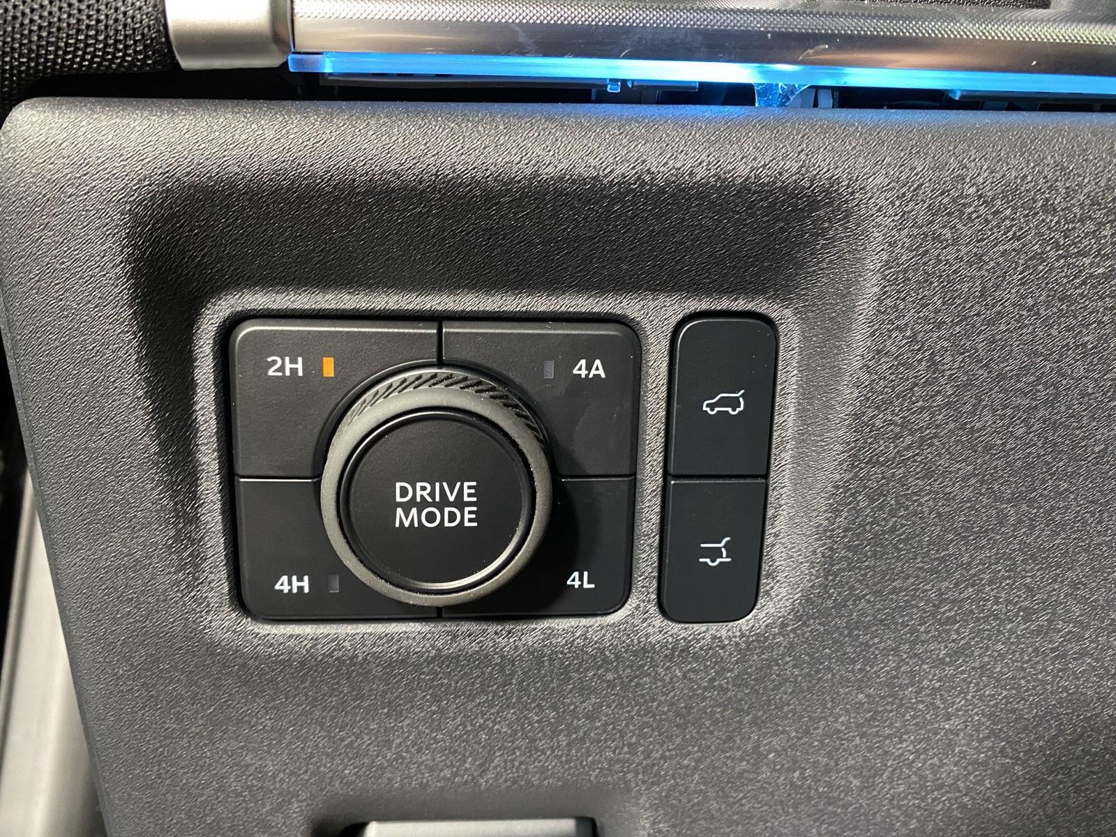 Used 2025 Black Metallic Ford Platinum image 16