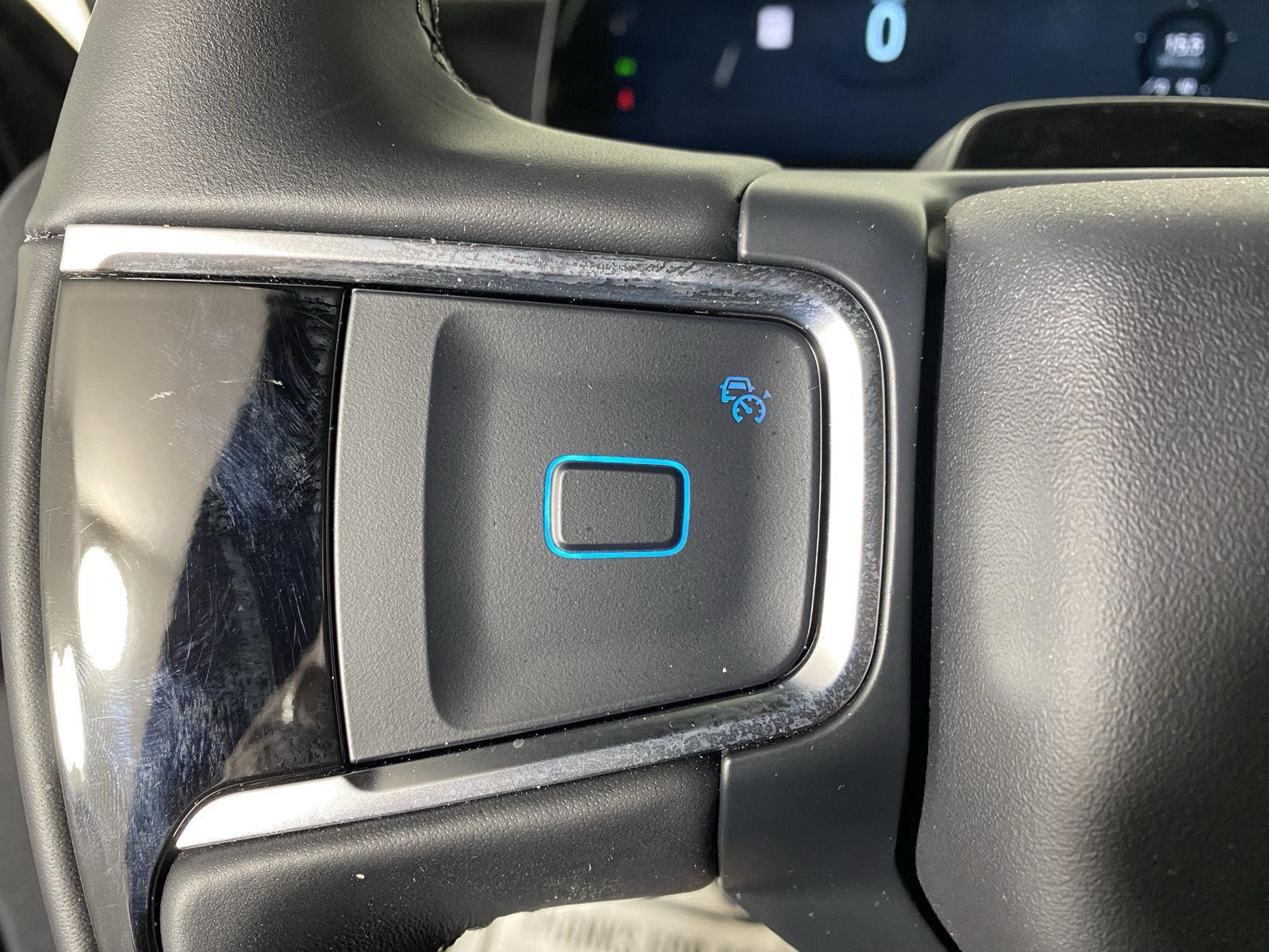 Used 2025 Black Metallic Ford Platinum image 17