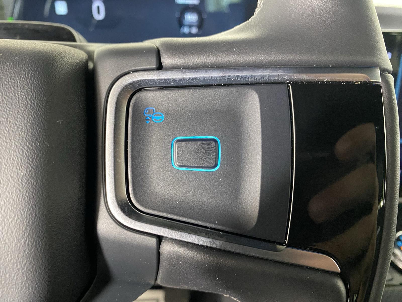 Used 2025 Black Metallic Ford Platinum image 18