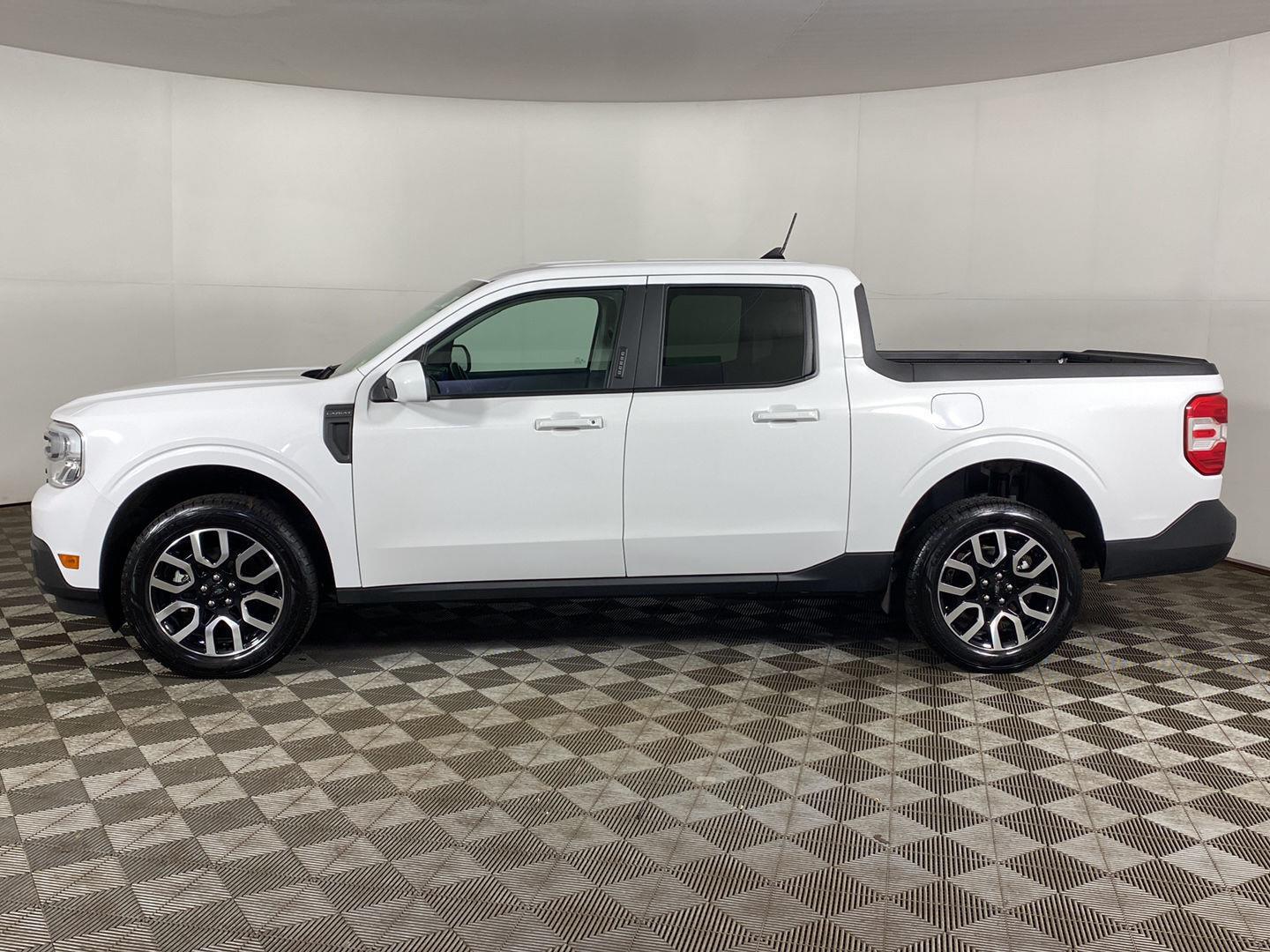 Certified Used 2022 Oxford White Ford LARIAT image 28