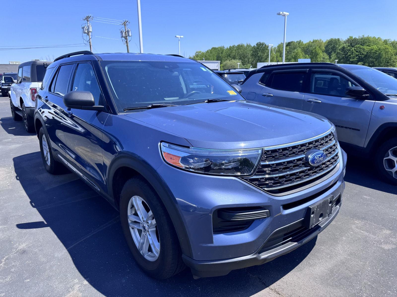 Used 2021 Infinite Blue Metallic Tinted Clearcoat Ford XLT image 3