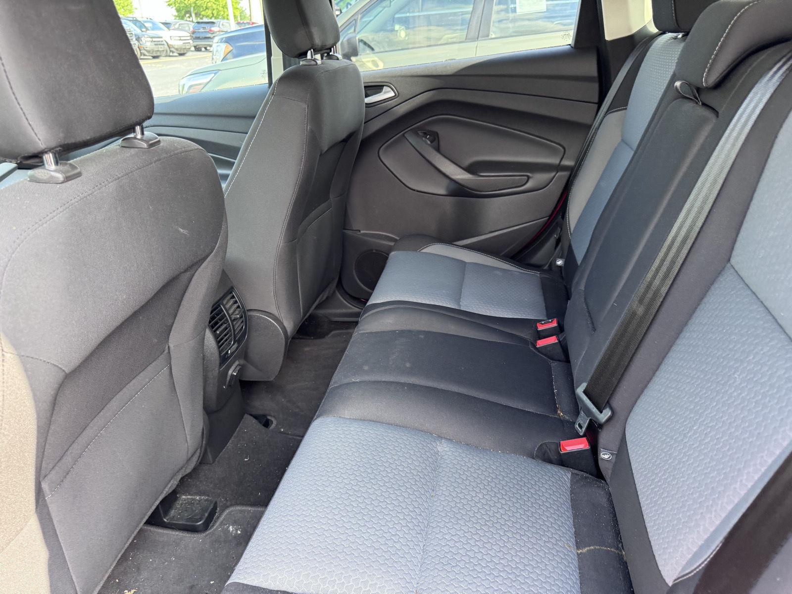 Used 2018 Ruby Red Metallic Tinted Clearcoat Ford SE image 9