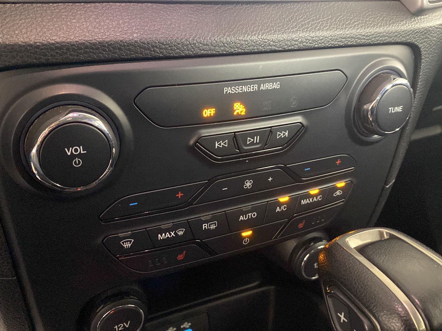 Used 2019 Magnetic Ford XLT image 5