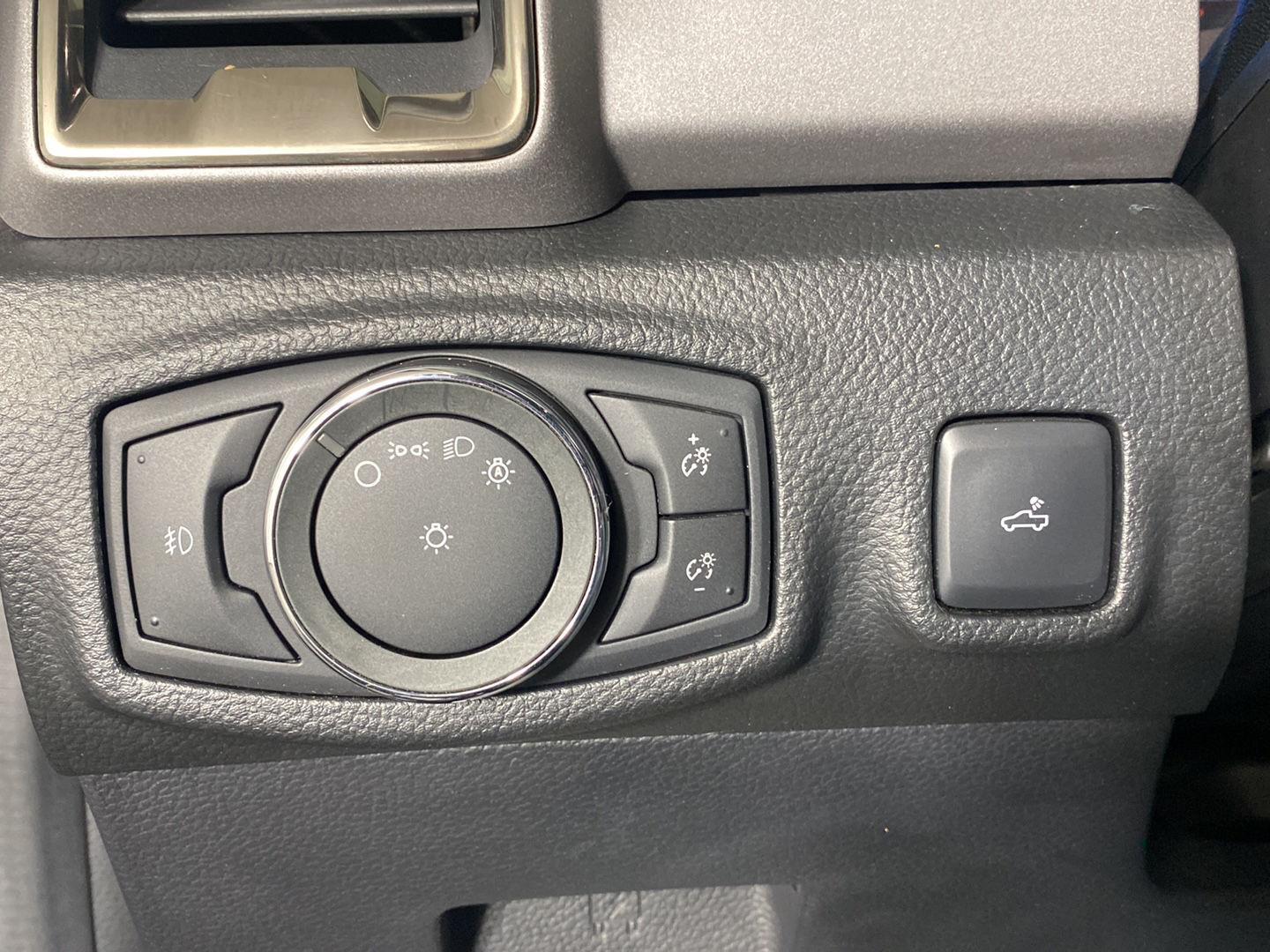 Used 2019 Magnetic Ford XLT image 13