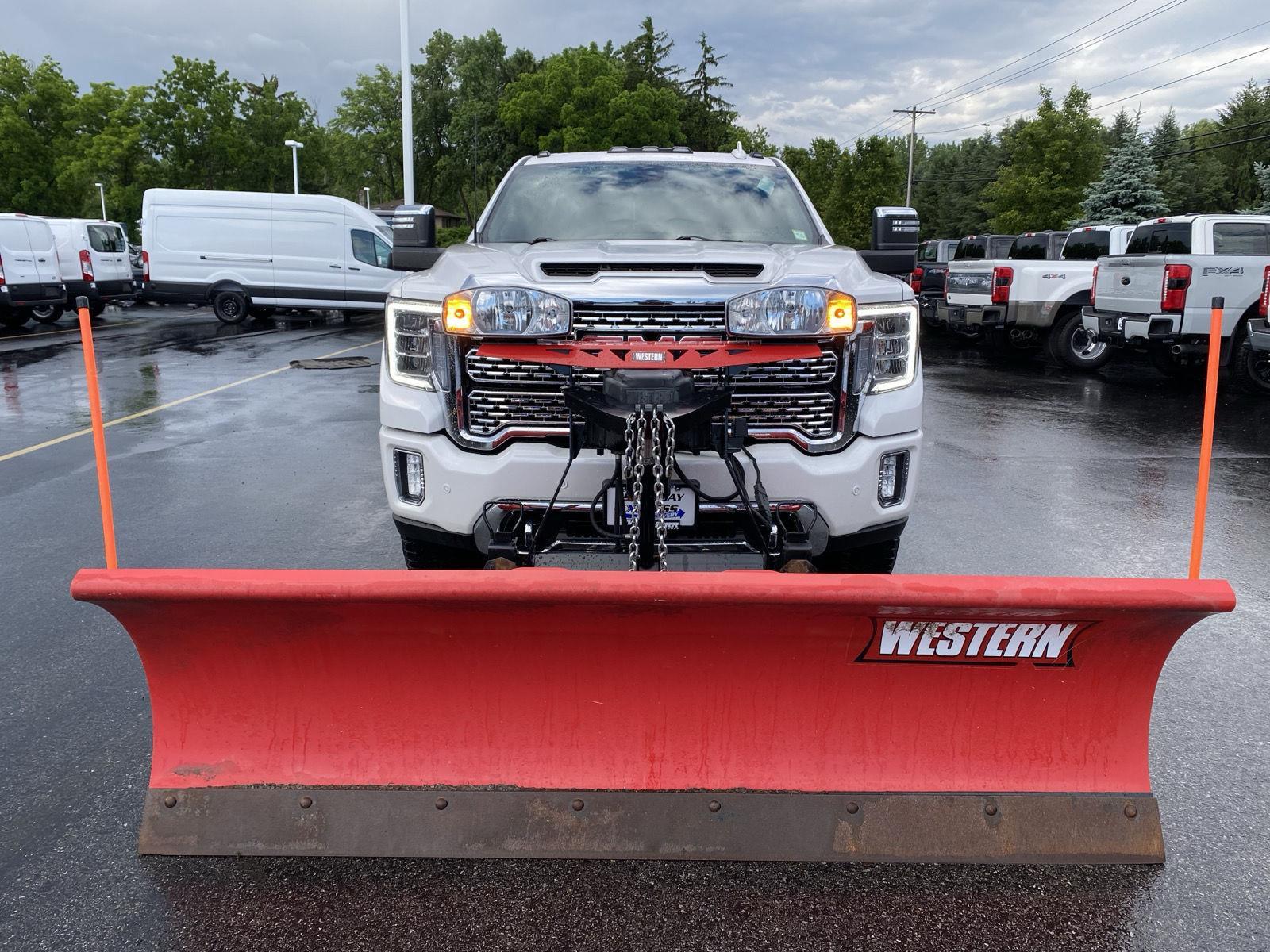 Used 2021 White Frost GMC Denali image 2