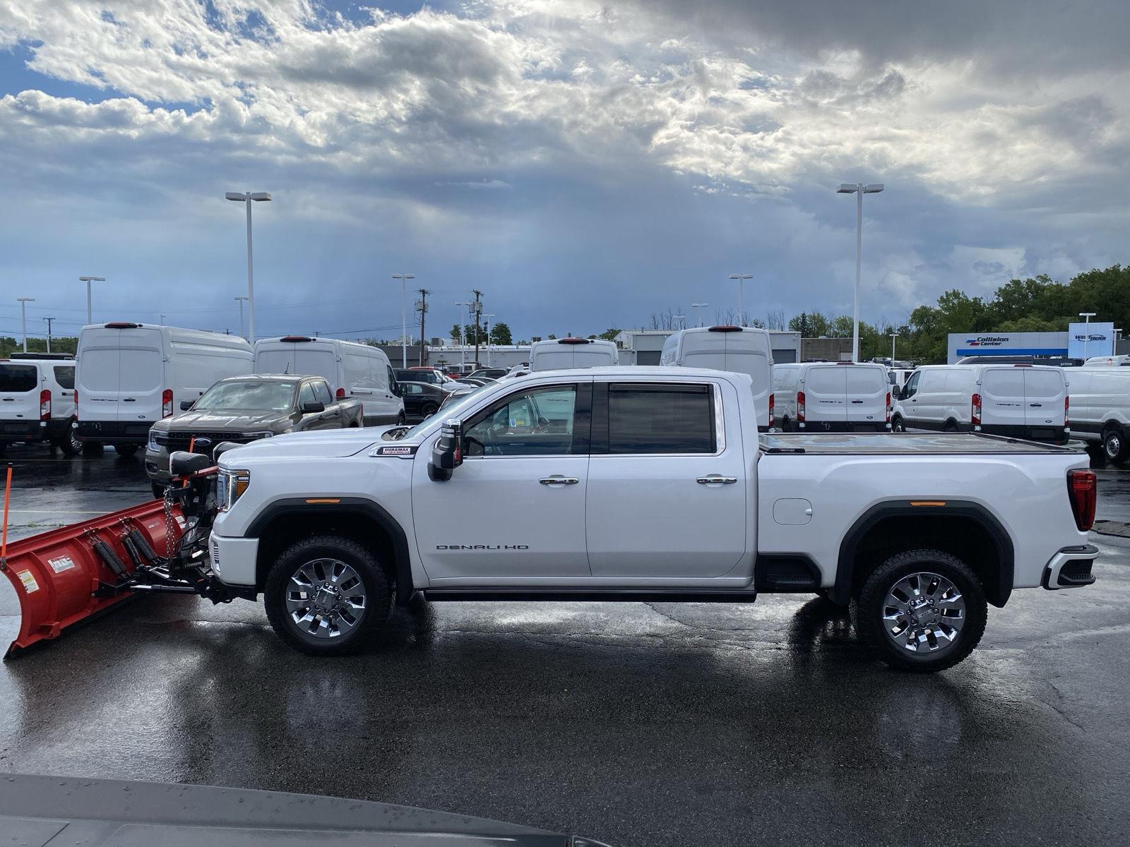 Used 2021 White Frost GMC Denali image 4