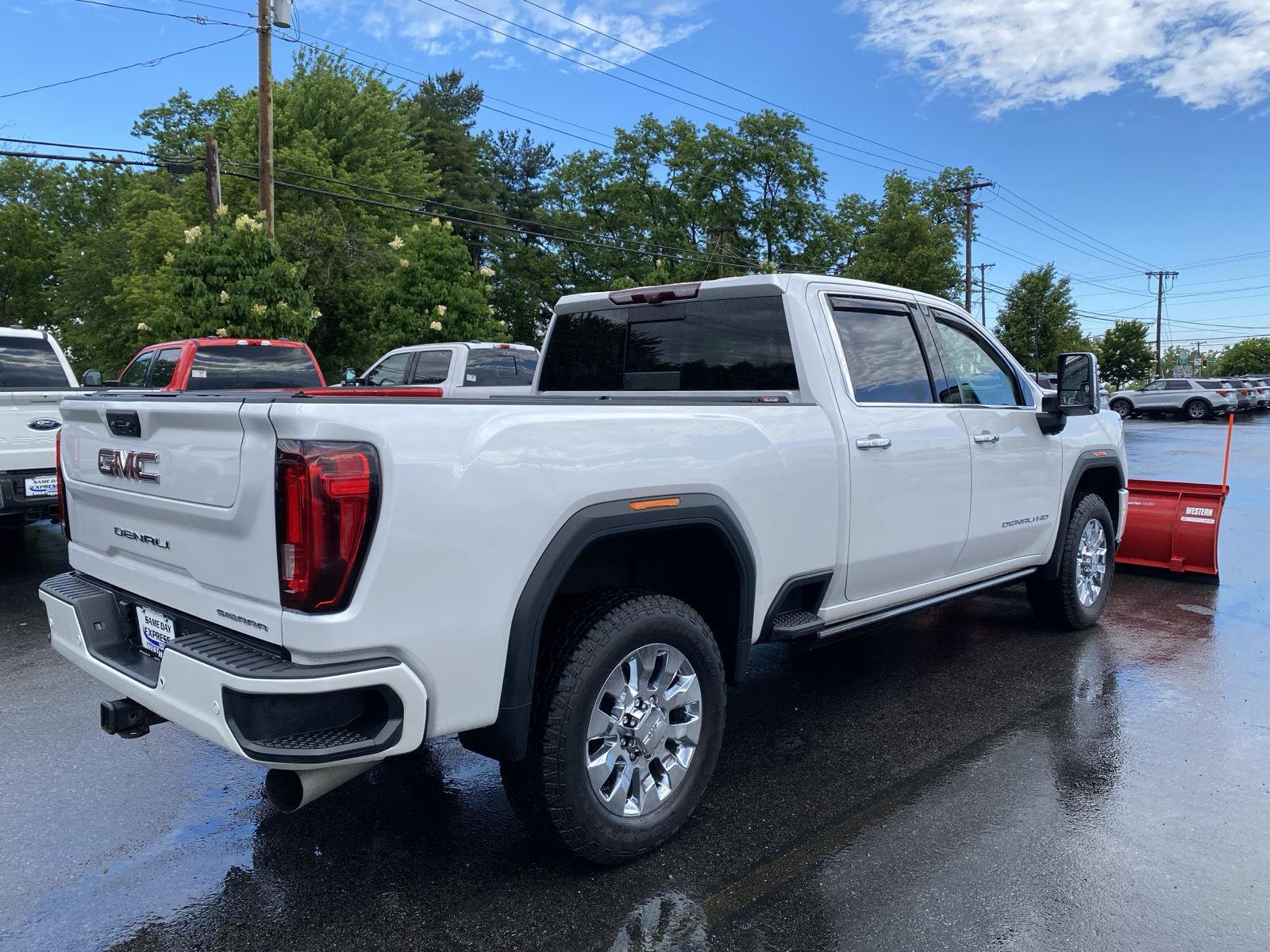 Used 2021 White Frost GMC Denali image 7