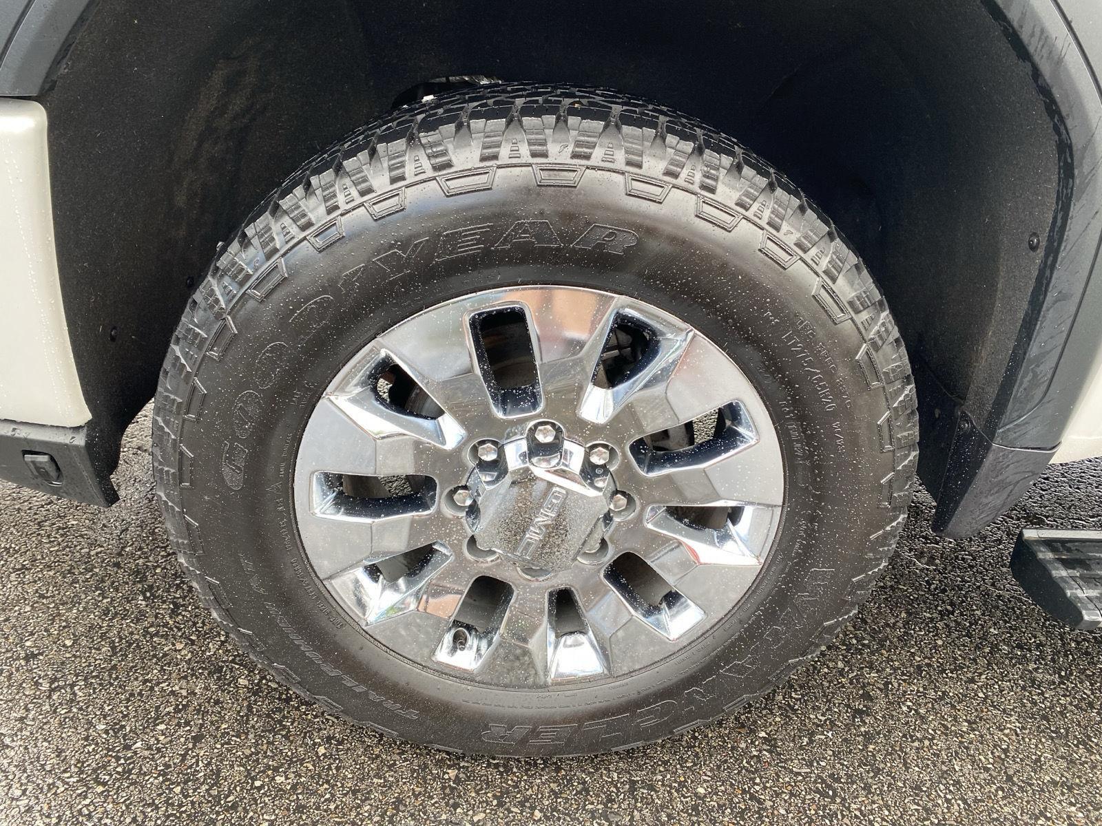 Used 2021 White Frost GMC Denali image 22