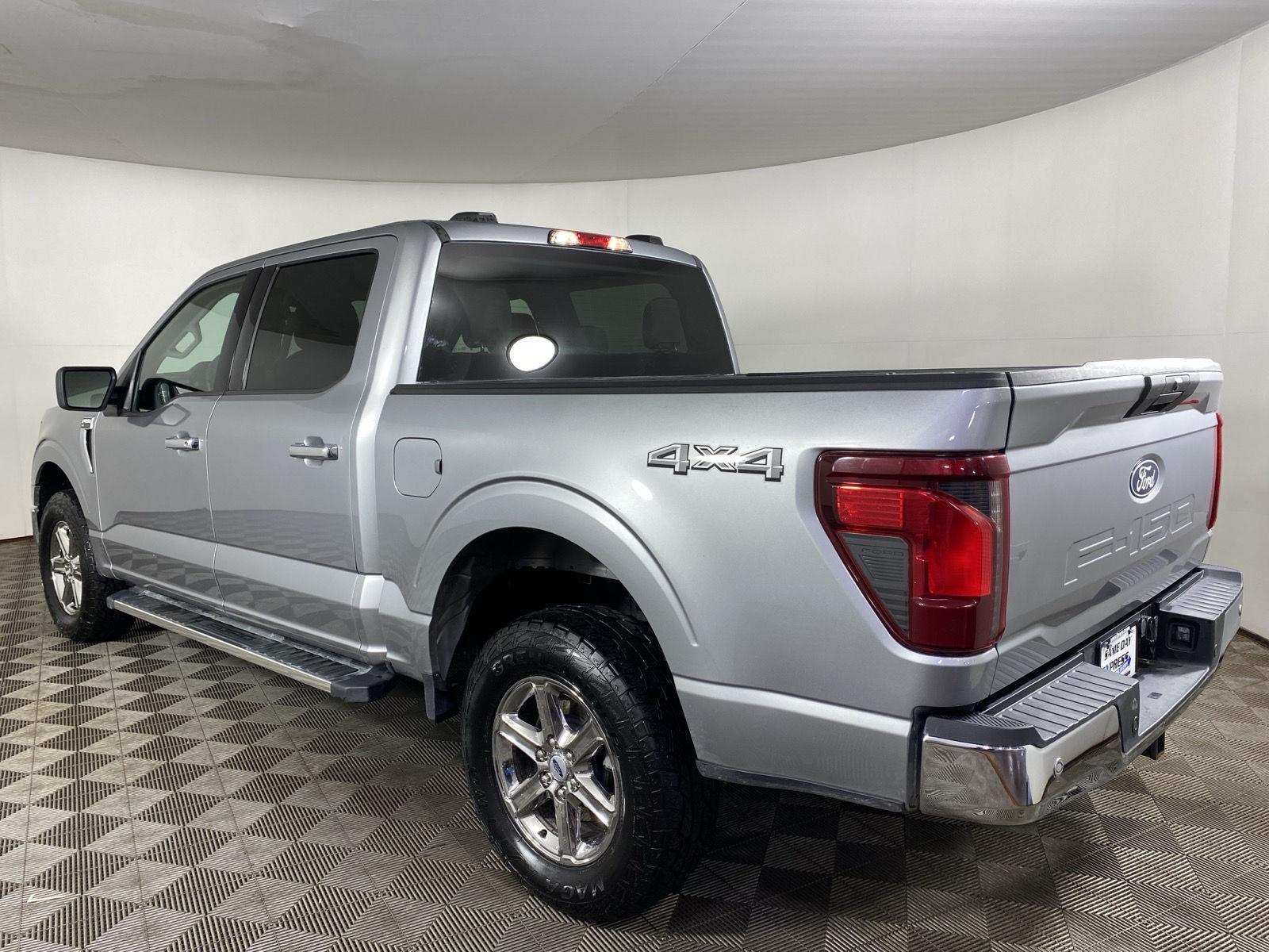 View vehicle photo 5
