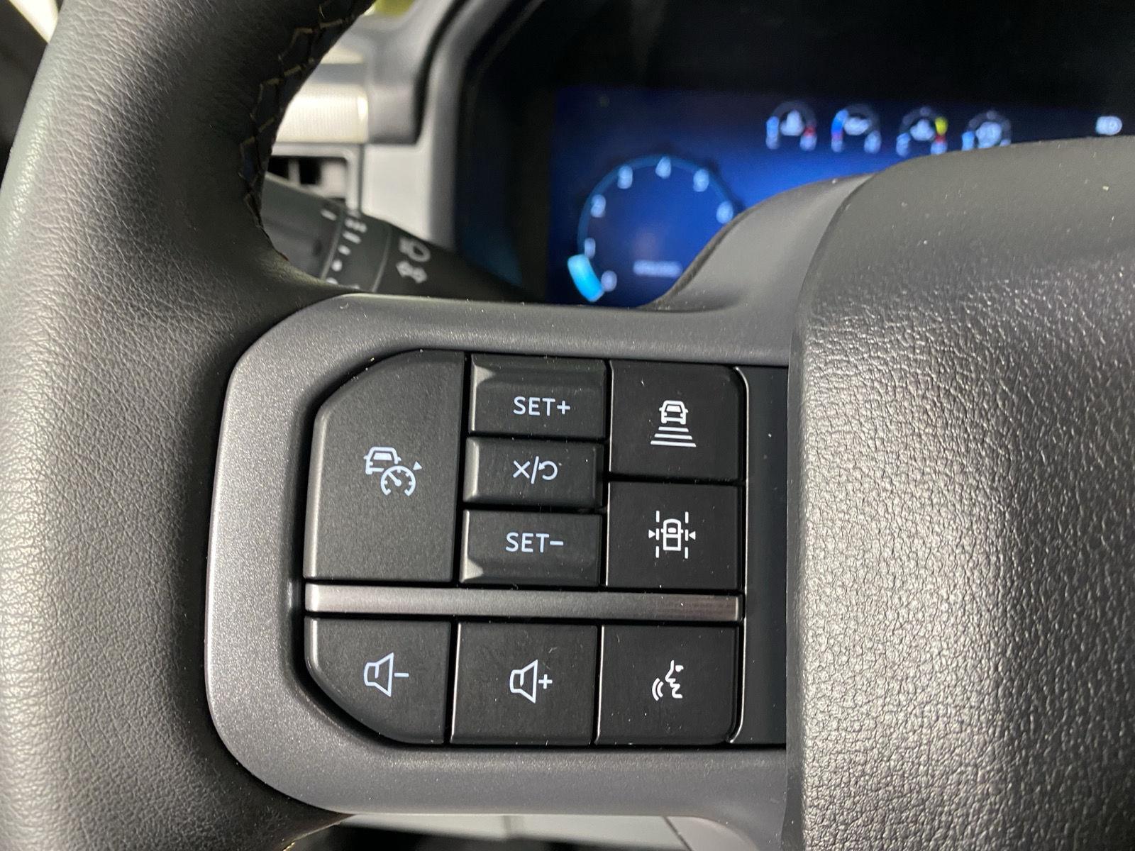 Used 2025 Gray Ford LARIAT image 15